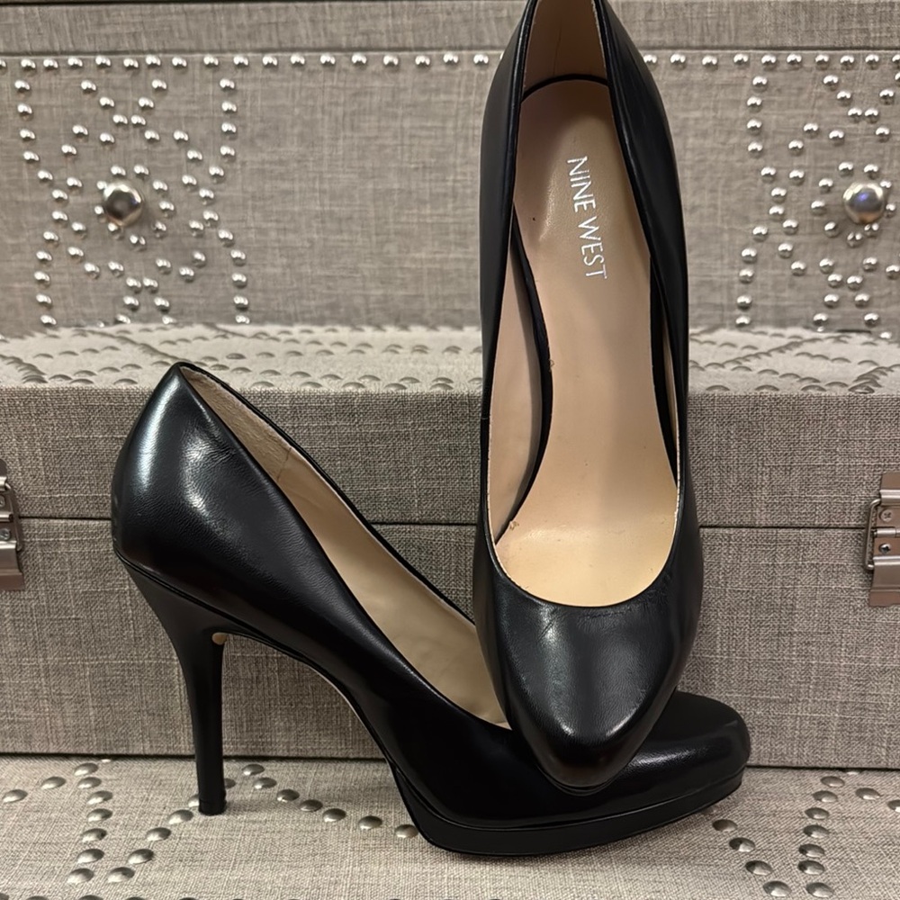 Nine West Kristal Black Leather Platform Pumps